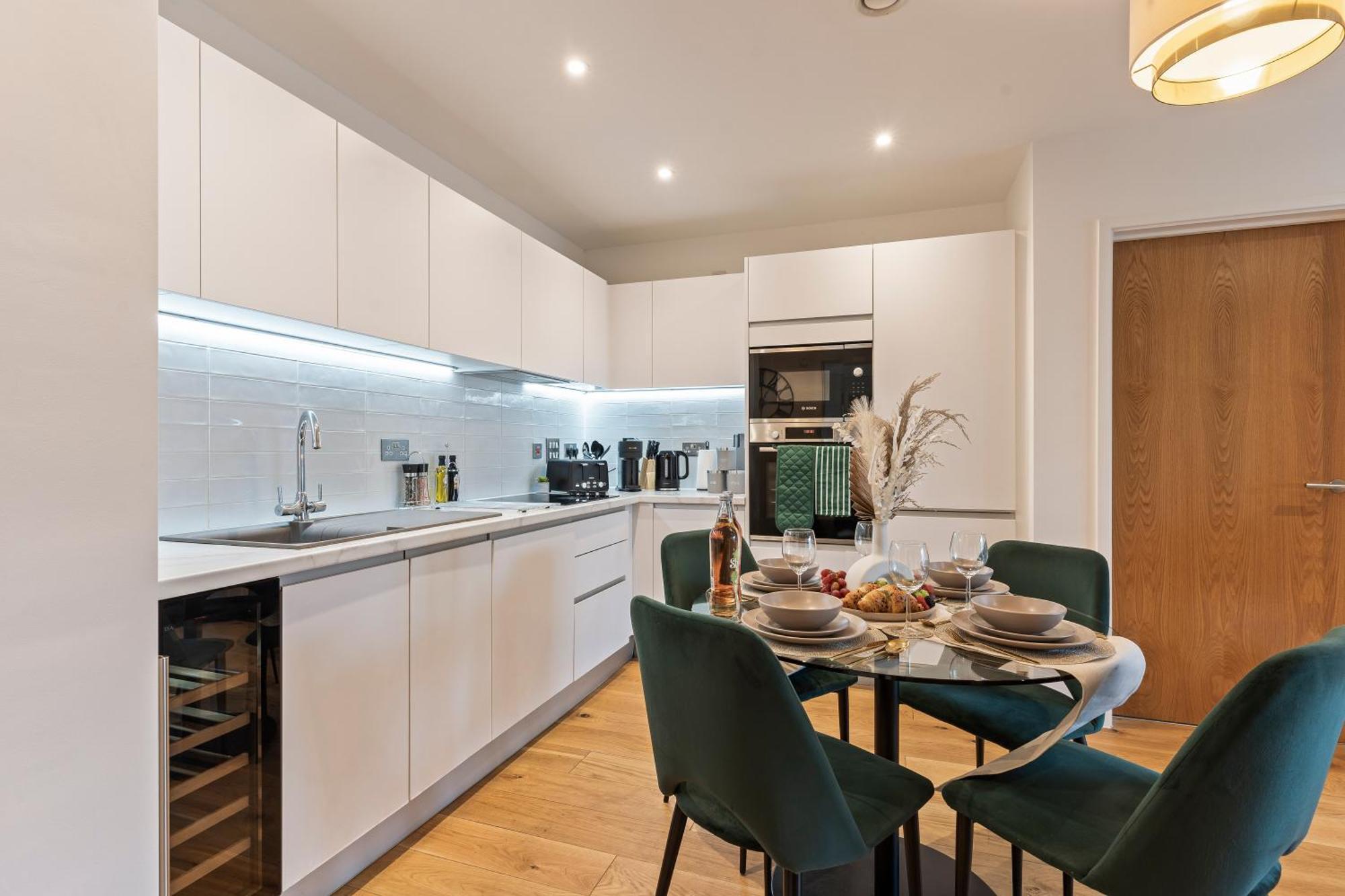Shanti Suite - 2Bed 2Bath City Centre - Wifi - Netflix- Parking- Modern- Perfect For Family, Contractors, Leisure, Business By Shanti Nights バーミンガム エクステリア 写真