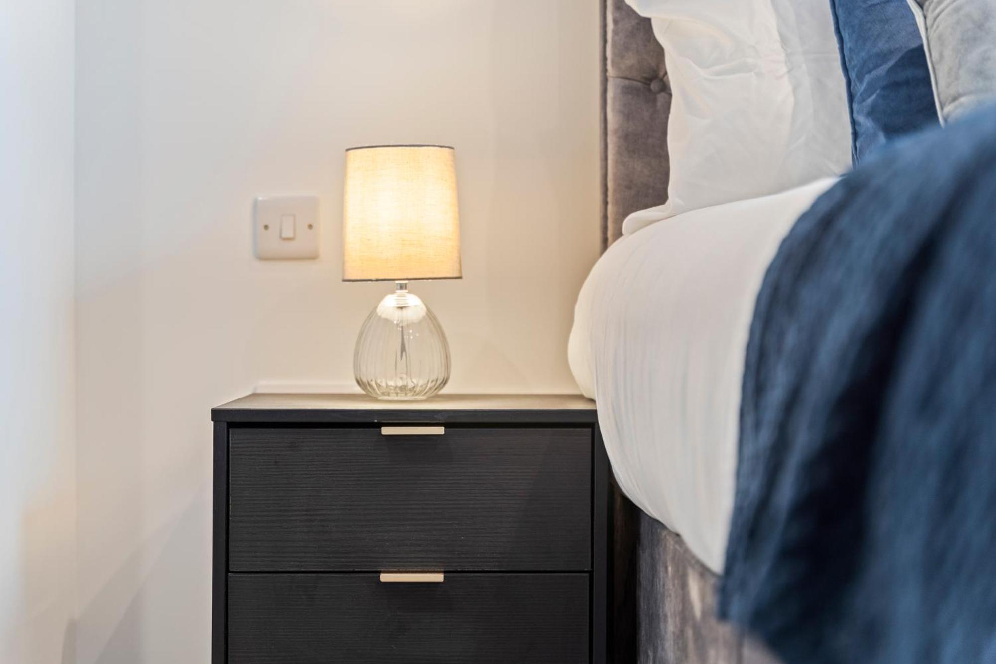 Shanti Suite - 2Bed 2Bath City Centre - Wifi - Netflix- Parking- Modern- Perfect For Family, Contractors, Leisure, Business By Shanti Nights バーミンガム エクステリア 写真