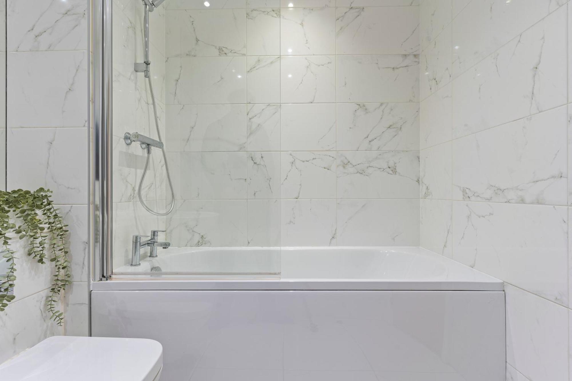 Shanti Suite - 2Bed 2Bath City Centre - Wifi - Netflix- Parking- Modern- Perfect For Family, Contractors, Leisure, Business By Shanti Nights バーミンガム エクステリア 写真