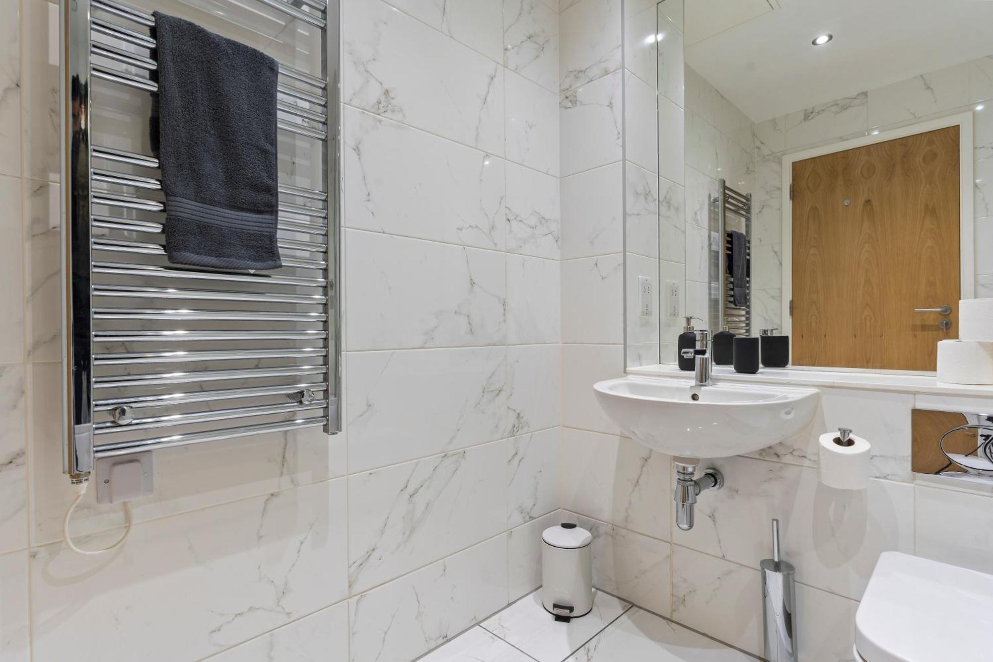Shanti Suite - 2Bed 2Bath City Centre - Wifi - Netflix- Parking- Modern- Perfect For Family, Contractors, Leisure, Business By Shanti Nights バーミンガム エクステリア 写真