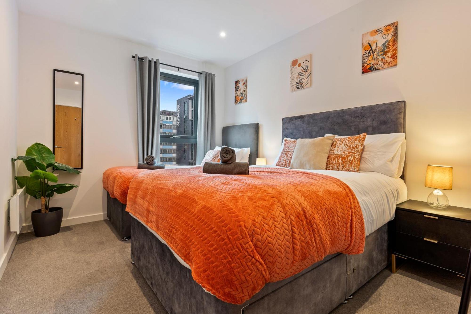 Shanti Suite - 2Bed 2Bath City Centre - Wifi - Netflix- Parking- Modern- Perfect For Family, Contractors, Leisure, Business By Shanti Nights バーミンガム エクステリア 写真